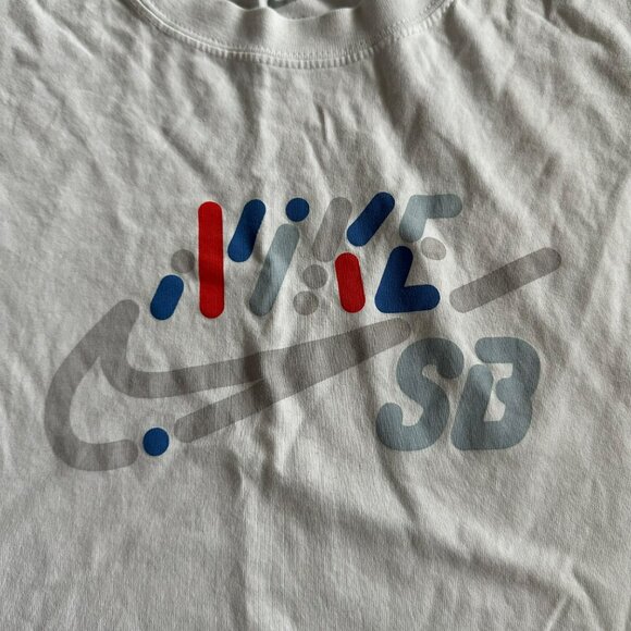 Nike SB Men's Size Small Short Sleeve Graphic T-Shirt Tee Crewneck in White - Picture 4 of 7